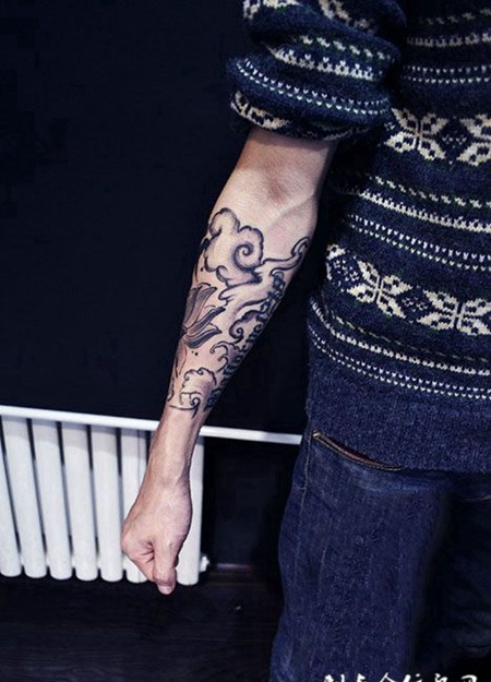 七彩祥云，手臂祥云纹身图案