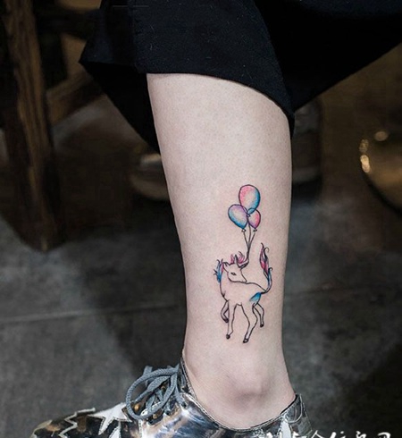 梦中幻兽，腿部独角兽纹身图案