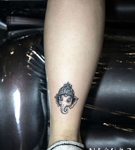 吉祥如意，腿部象神纹身图案