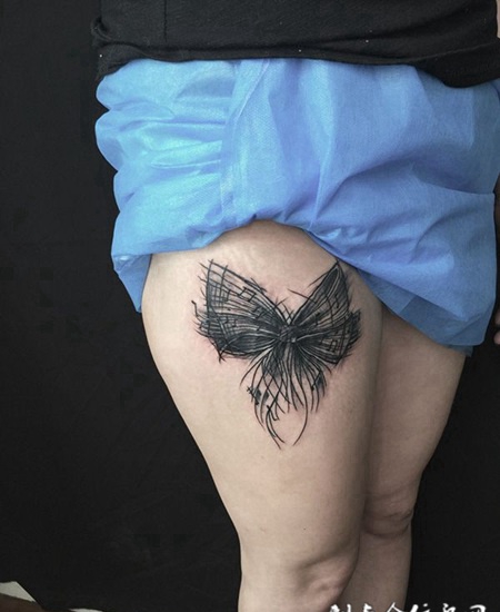 浓浓少女情怀，大腿蝴蝶结个性纹身