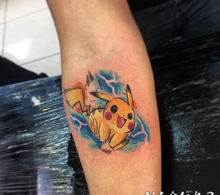 十万伏特，手臂卡通皮卡丘纹身图案