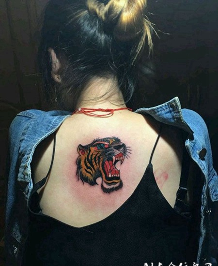 后背old-school风格虎头纹身图案