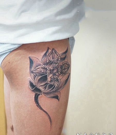 伏魔诛邪，大腿莲花金刚杵纹身图案