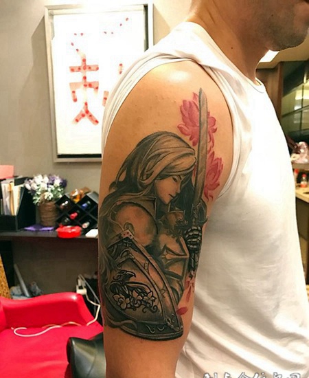 圣剑不朽，手臂帅气女骑士纹身图案