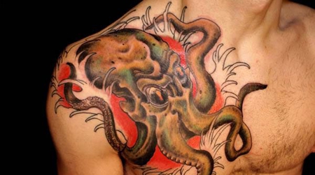 肩部帅气章鱼纹身图案