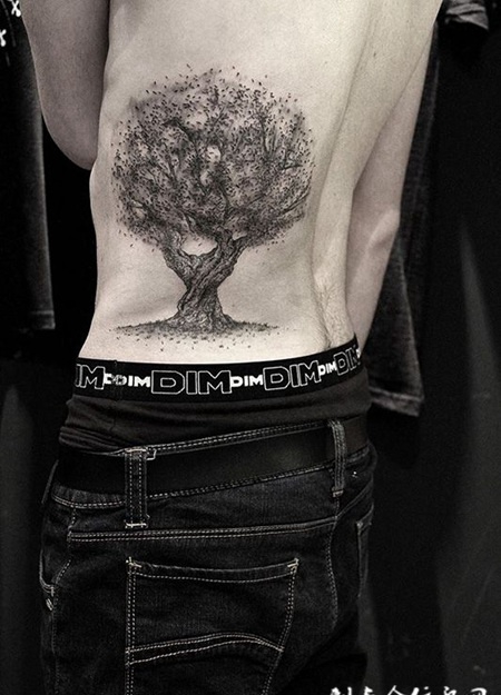 阴泽大地，腰部好看的大树点刺纹身