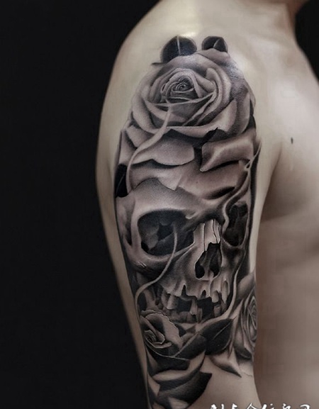 美丽的消逝，手臂玫瑰与骷髅个性纹身