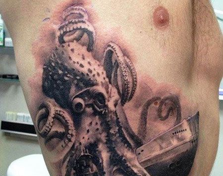 侧腰章鱼帆船纹身图案