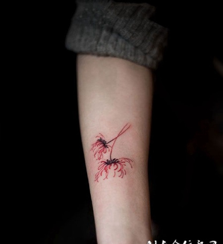 花开并蒂，手臂彼岸花纹身图案