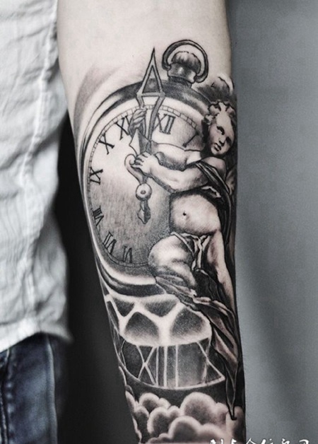 时间静止，手臂天使与时钟个性纹身