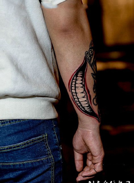 小丑的笑，手臂自杀小队纹身图案