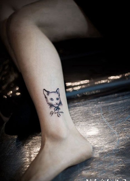 女子脚踝猫纹身图案