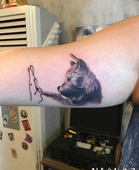 爱的击掌，手臂个性纹身图案