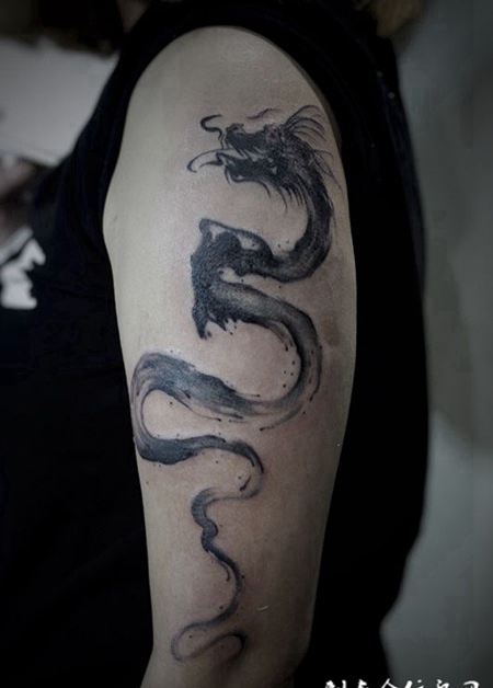 盛世腾龙，手臂水墨风神龙纹身