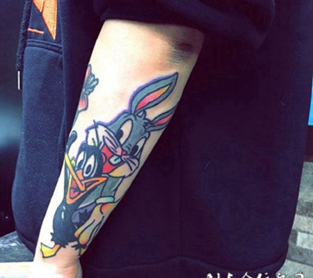 兔八哥，手臂卡通纹身图案缩略频道推荐图