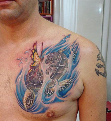 胸前的乌龟纹身图案