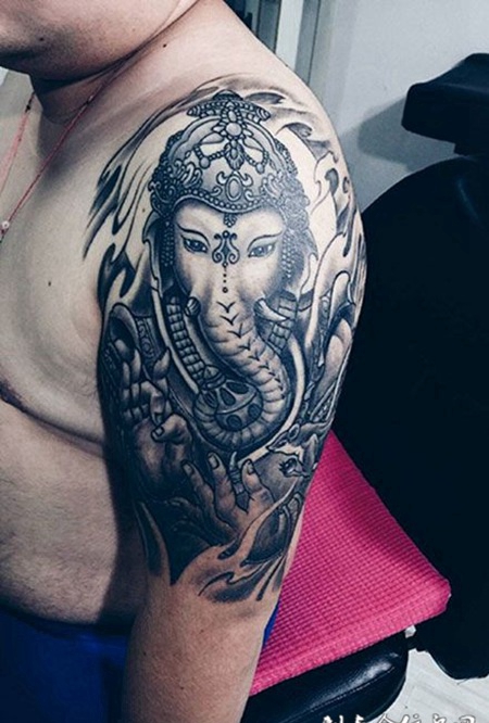 霸气十足，手臂象神纹身图案