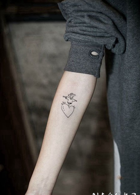 爱心稻草人，手臂个性纹身图案