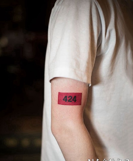 手臂个性彩色数字纹身图案