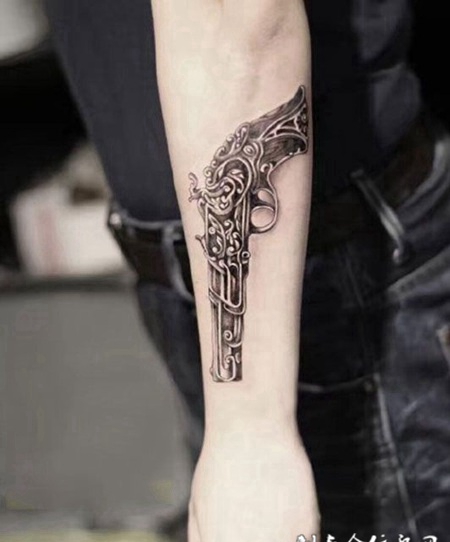 火铳，手臂枪纹身图案
