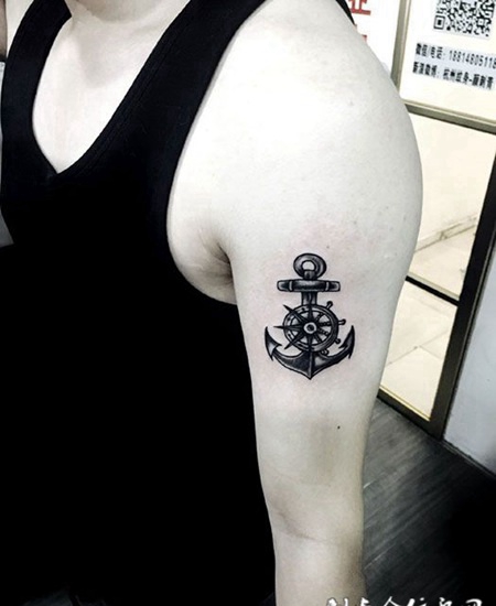 稳如泰山，手臂船锚纹身图案