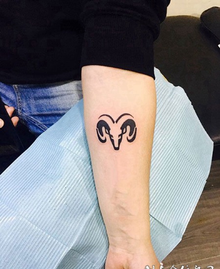 罗马羊首，手臂羊首纹身图案