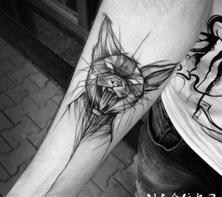 猫星人，手臂线条猫纹身图案