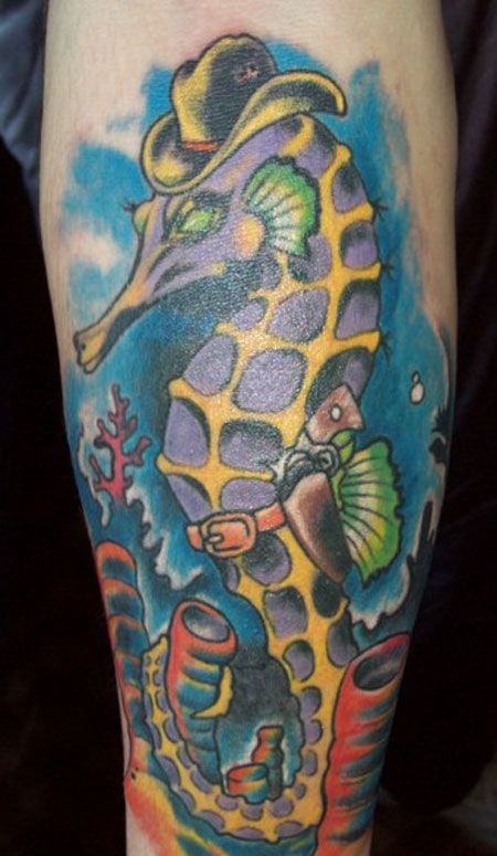 小腿创意彩色海马纹身图案