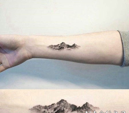 万水千山，手臂写意的山水画纹身