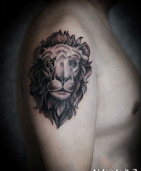 草原雄狮，手臂狮子纹身图案