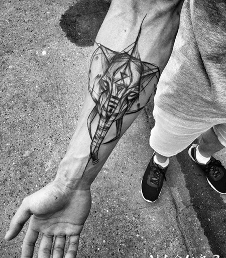 手臂几何大象纹身图案