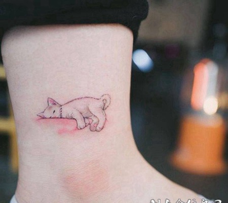 熟睡的小天使，脚踝可爱小猫纹身图案