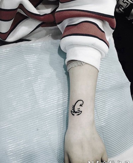 天蝎座，手臂个性纹身图案