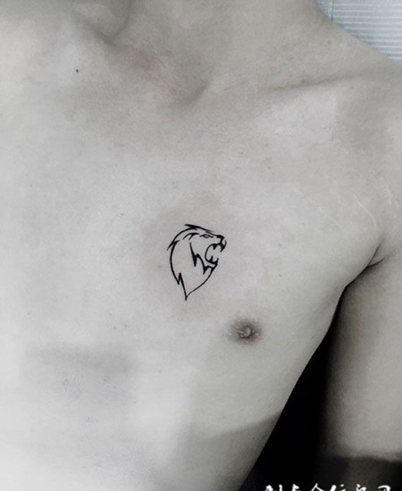 狮子座，胸部个性纹身图案