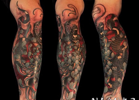 黑蛇吐信，腿部黑蛇与菊花个性纹身