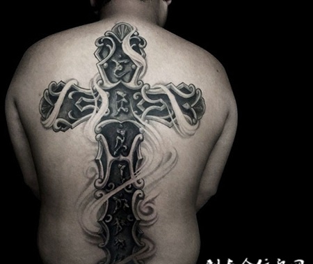 信仰的图腾，满背十字架个性纹身