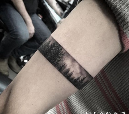 自然晨光，个性森林臂环纹身图案