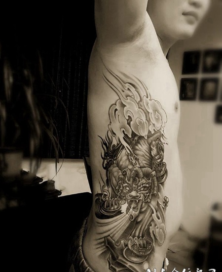 财源不断，腰部霸气招财貔貅纹身图案