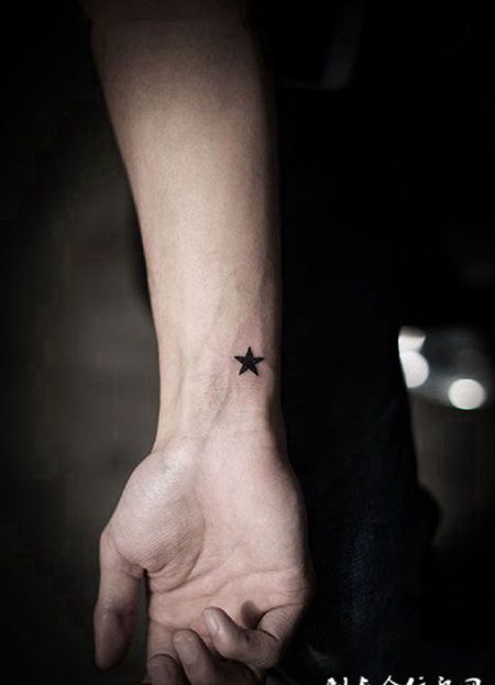 简约小清新手臂星星纹身图案