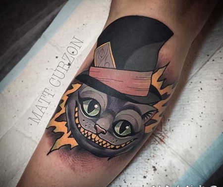 搞笑的卡通风格猫咪彩色手臂纹身图案