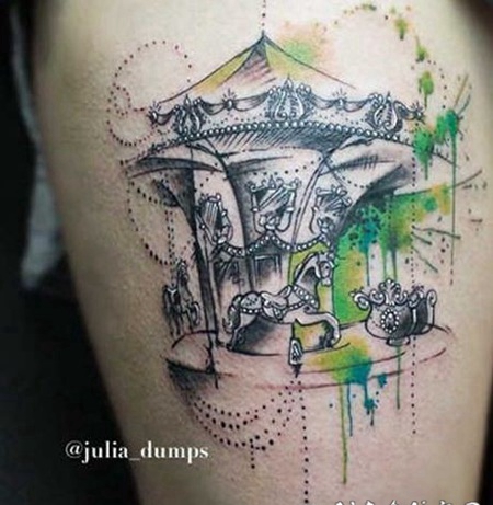 old school半彩色旋转木马手臂纹身图案