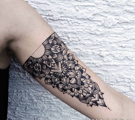 手臂巴洛克风格黑色梵花纹身图案