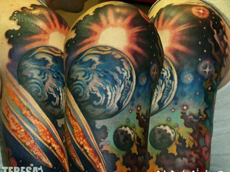 很酷的巨大彩色太空手臂纹身图案