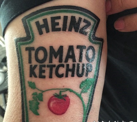 有趣的彩色番茄酱标签个性手臂纹身图案