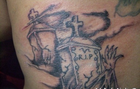 破旧可怕的坟墓手臂纹身图案