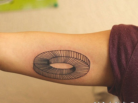 迷你黑色线条光学图形手臂纹身图案