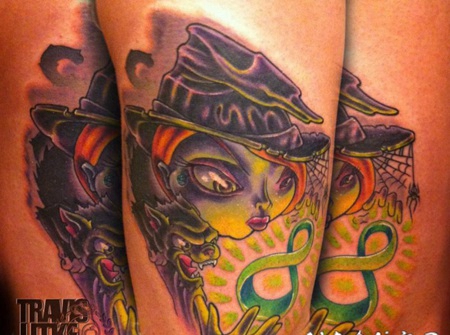 手臂彩色幻想女巫与蝙蝠和无穷符号纹身图案