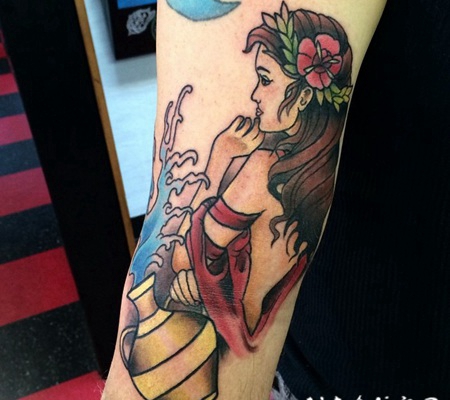 old school简单的彩色可爱女人和双耳瓶手臂纹身图案