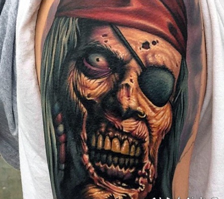 海盗卡通主题的彩色僵尸肖像手臂纹身图案