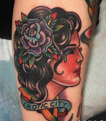 old school流泪的女人和字母手臂纹身图案